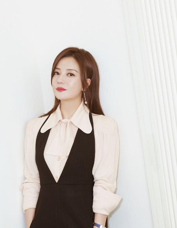 赵薇转型投资做生意_赵薇现在还在娱乐圈吗_赵薇投资做生意被封杀