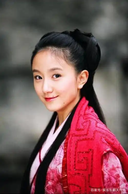 泪痣美女明星推荐_国内雀斑多的女明星_女明星脸上痣的美人