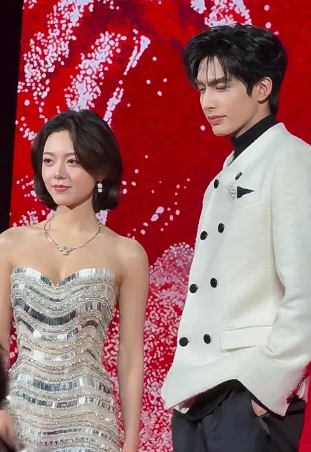 娱乐圈珍贵合影_宋威龙赵今麦C位_娱乐圈活动排名